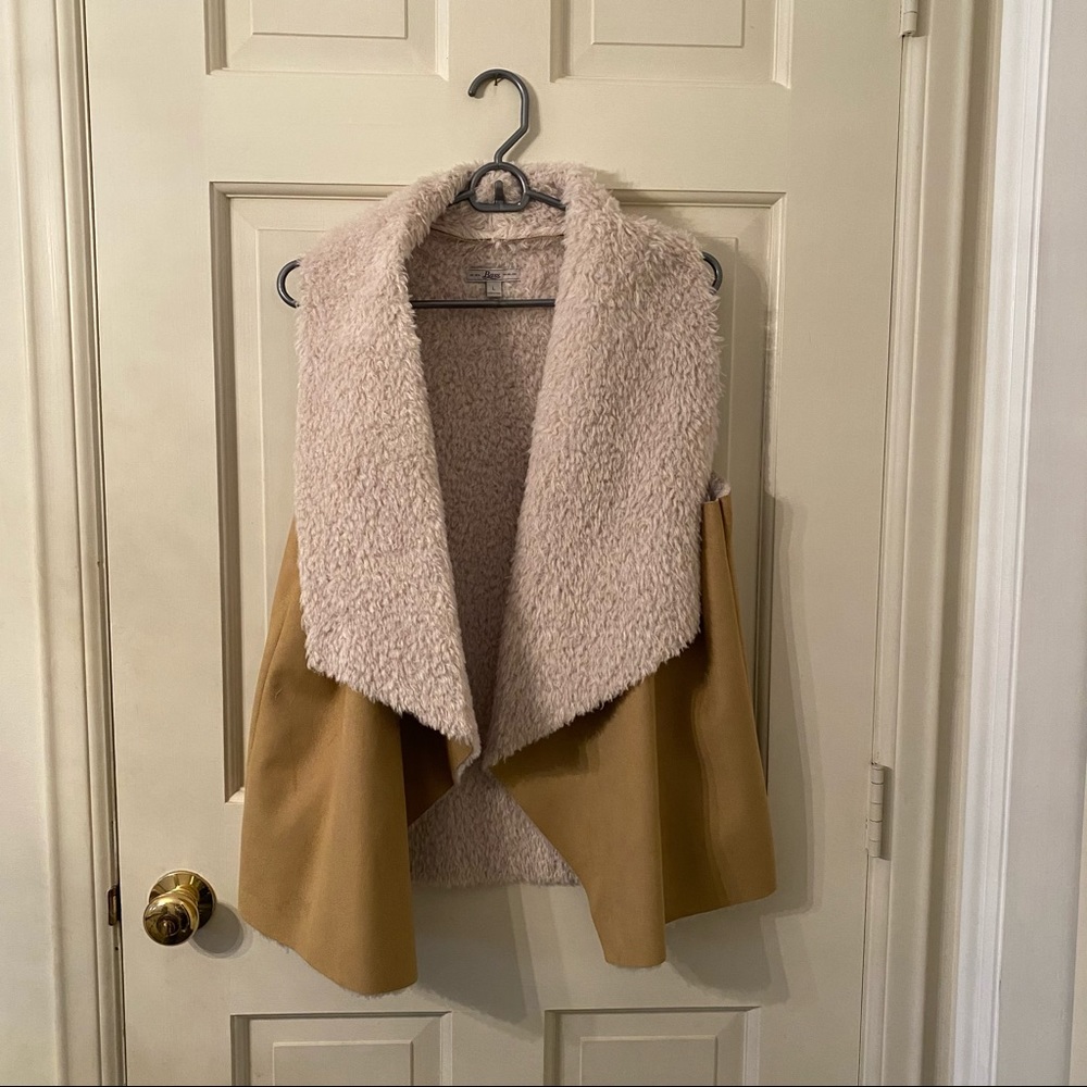 Nwot faux shearling and suede vest by Bass & Co